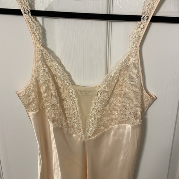 VINTAGE VICTORIA SECRET Sexy, lacey, mesh, long, split, nightgown- GOLD LABEL - Picture 8 of 14